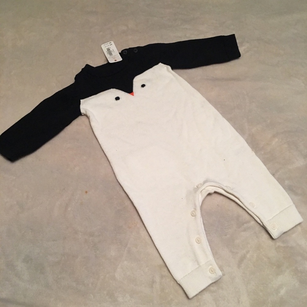 NWT Adorable “Penguin” Sweater Onesie (0-3M)